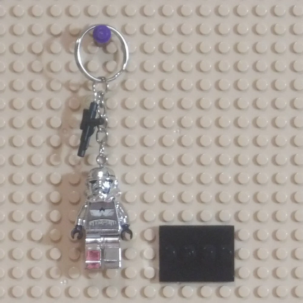MINIFIGURE KEYCHAIN Star Wars- Clone Trooper Stormtrooper w/Blaster Charm +Stand